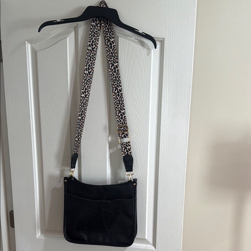 Elegant Black Crossbody Bag with Leopard Strap